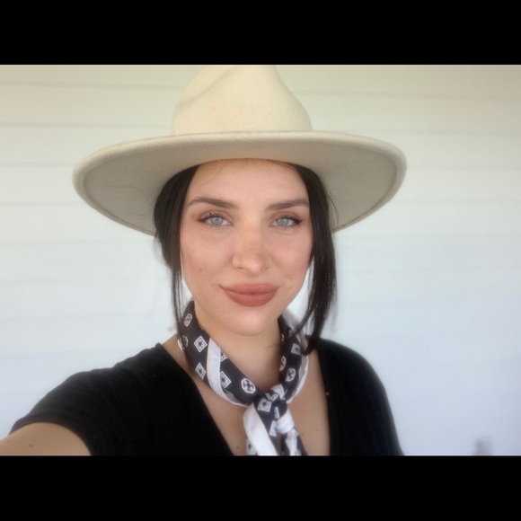 Meet your Posher, Jaylin - Picture 1 of 1